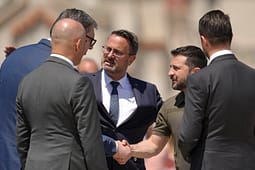 Versioni i gazetarit të FAZ-it: Si e ndihmoi Serbia me armatim Ukrainën indirekt dhe cili ishte roli i ambasadorit Hill në gjithë këtë histori Versioni i gazetarit të FAZ-it: Si e ndihmoi Serbia me armatim Ukrainën indirekt dhe cili ishte roli i ambasadorit Hill në gjithë këtë histori