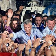 Në pritje të verdiktit të Hagës, Çitaku publikon fotografi të Thaçit mes mbështetësve: Edhe 26 ditë Në pritje të verdiktit të Hagës, Çitaku publikon fotografi të Thaçit mes mbështetësve: Edhe 26 ditë