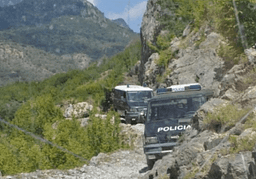 “50 plumba kallashnikovi”, detaje të reja nga ekzekutimi i babë e bir në Dukagjin të Shkodrës “50 plumba kallashnikovi”, detaje të reja nga ekzekutimi i babë e bir në Dukagjin të Shkodrës