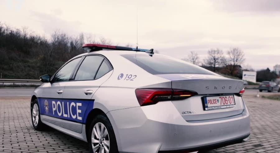 Sulmoi një person, arrestohet i dyshuari në Skenderaj – Policia i sekuestron pistoletë me gaz e fishekë Sulmoi një person, arrestohet i dyshuari në Skenderaj – Policia i sekuestron pistoletë me gaz e fishekë