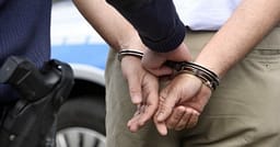 Kërkohet paraburgim për tre të pandehurit pas përleshjes në Gjakovë ku një person u plagos me armë Kërkohet paraburgim për tre të pandehurit pas përleshjes në Gjakovë ku një person u plagos me armë