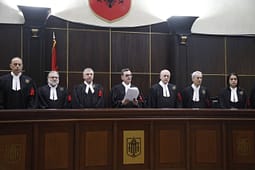 Zbardhet vendimi i plotë unifikues i Gjykatës së Lartë mbi masën e sigurimit personal në Shqipëri, barra e provës i kalon Prokurorisë Zbardhet vendimi i plotë unifikues i Gjykatës së Lartë mbi masën e sigurimit personal në Shqipëri, barra e provës i kalon Prokurorisë