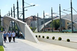 Çfarë paralajmëronte BE-ja vitin e kaluar për hapjen e Urës së Ibrit dhe cilat kushte u përmbushën Çfarë paralajmëronte BE-ja vitin e kaluar për hapjen e Urës së Ibrit dhe cilat kushte u përmbushën