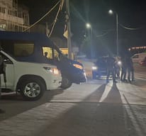 Incidenti në Skënderaj, raportohet se të arrestuarit janë zëdhënësi i Komunës se Skenderajt dhe shoferi i Nënkryetarit Nura Incidenti në Skënderaj, raportohet se të arrestuarit janë zëdhënësi i Komunës se Skenderajt dhe shoferi i Nënkryetarit Nura