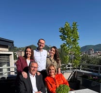 Hamza me familje uron Kurban Bajramin: Festa të shërbejë si frymëzim për bashkim, krizat janë të përkohshme Hamza me familje uron Kurban Bajramin: Festa të shërbejë si frymëzim për bashkim, krizat janë të përkohshme