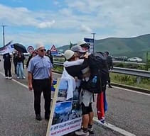 Ahmet Korqa përfundon udhëtimin 60 ditor në këmbë nga Zvicra në Kosovë Ahmet Korqa përfundon udhëtimin 60 ditor në këmbë nga Zvicra në Kosovë