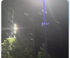 Behrami video ndërtesës së Qeverisë: Dritat në zyrat e Kurtit të ndezura, nga aty po e udhëheq aksionin elektoral në Drenicë Behrami video ndërtesës së Qeverisë: Dritat në zyrat e Kurtit të ndezura, nga aty po e udhëheq aksionin elektoral në Drenicë