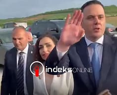 Abdixhiku dhe Osmani priten me brohoritje në “tubimin e bashkimit” Abdixhiku dhe Osmani priten me brohoritje në “tubimin e bashkimit”