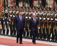 Xi thotë se bota rrezikon të kthehet tek “ligji i xhunglës” derisa priti Putinin në Pekin Xi thotë se bota rrezikon të kthehet tek “ligji i xhunglës” derisa priti Putinin në Pekin