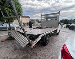 Erërat e forta shkaktojnë dëme në Velekincë të Gjilanit, dëmtohet një kamionetë Erërat e forta shkaktojnë dëme në Velekincë të Gjilanit, dëmtohet një kamionetë