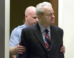 Dita kur gjykata konfirmoi padinë kundër Slobodan Milosheviqit Dita kur gjykata konfirmoi padinë kundër Slobodan Milosheviqit