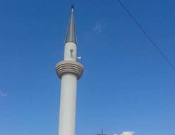 Vjedhin arkën me para në një xhami në fshatin Isniq të Deçanit Vjedhin arkën me para në një xhami në fshatin Isniq të Deçanit