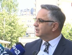 Besnik Tahiri: LVV i ka votat për kryetarin e Kuvendit, s’duam hise në Qeveri dhe Kurti duhet deklarohet për 6 pikat tona Besnik Tahiri: LVV i ka votat për kryetarin e Kuvendit, s’duam hise në Qeveri dhe Kurti duhet deklarohet për 6 pikat tona