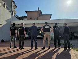 Operacion i madh kundër pastrimit të parave, sekuestrohen asete me vlerë 1 milion euro Operacion i madh kundër pastrimit të parave, sekuestrohen asete me vlerë 1 milion euro