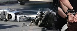 Goditi policin gjatë ikjes, ndalohet një i ri në Shkup Goditi policin gjatë ikjes, ndalohet një i ri në Shkup