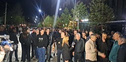 Pamje nga qendra e Skënderajt, qytetarët përballë pjesëtarëve të Njësisë Speciale: Për çka jeni ardhë… Pamje nga qendra e Skënderajt, qytetarët përballë pjesëtarëve të Njësisë Speciale: Për çka jeni ardhë…