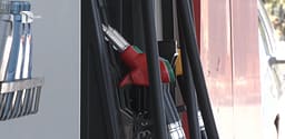 Nafta e benzina shtrenjtohen sërish, rriten për 1 cent Nafta e benzina shtrenjtohen sërish, rriten për 1 cent