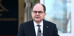 Kush do ta pasojë Schmidtin si përfaqësuesi i lartë në Bosnjë? Kush do ta pasojë Schmidtin si përfaqësuesi i lartë në Bosnjë?