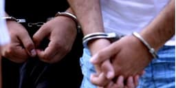 Katër të arrestuar në Gjakovë për narkotikë, Policia sekuestron drogë, armë dhe mijëra euro Katër të arrestuar në Gjakovë për narkotikë, Policia sekuestron drogë, armë dhe mijëra euro