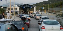 Grevë në doganat greke, pezullohet përkohësisht lëvizja e automjeteve në katër pika kufitare me Shqipërinë Grevë në doganat greke, pezullohet përkohësisht lëvizja e automjeteve në katër pika kufitare me Shqipërinë