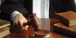 Dëm prej 5 mijë eurosh, aktakuzë ndaj drejtorit komunal dhe një operatori ekonomik në Suharekë Dëm prej 5 mijë eurosh, aktakuzë ndaj drejtorit komunal dhe një operatori ekonomik në Suharekë