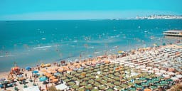 Eurostat: 53% e familjeve shqiptare nuk përballojnë dot 1 javë pushime në vit Eurostat: 53% e familjeve shqiptare nuk përballojnë dot 1 javë pushime në vit