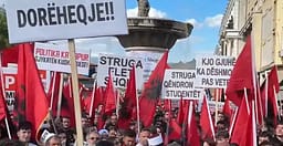 “Gjuha shqipe nuk negociohet” – Protesta në RMV, studentët shqiptarë kërkojnë dorëheqjen e kryeministrit maqedonas “Gjuha shqipe nuk negociohet” – Protesta në RMV, studentët shqiptarë kërkojnë dorëheqjen e kryeministrit maqedonas
