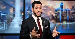 Abdul El-Sayed sfidon establishmentin e partisë, fiton betejën brenda demokratëve në Michigan! Debate për financimin nga AIPAC Abdul El-Sayed sfidon establishmentin e partisë, fiton betejën brenda demokratëve në Michigan! Debate për financimin nga AIPAC