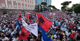 Zvërneci, mbahet protesta e pestë në Shqipëri para Kryeministrisë Zvërneci, mbahet protesta e pestë në Shqipëri para Kryeministrisë