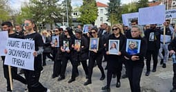 Sërish u marshua për tragjedinë e Koçanit, prindërit e viktimave kërkuan përgjegjësi institucionale Sërish u marshua për tragjedinë e Koçanit, prindërit e viktimave kërkuan përgjegjësi institucionale