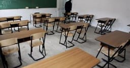 Mësimdhënësit kërkojnë shtyrje, frikë për mbyllje të klasave në shqip në Maqedoninë e Veriut Mësimdhënësit kërkojnë shtyrje, frikë për mbyllje të klasave në shqip në Maqedoninë e Veriut