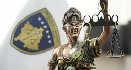 Zyra e Kryeprokurorit të Shtetit dënon kërcënimin që iu bë prokurorit Prekazi gjatë një seance gjyqësore Zyra e Kryeprokurorit të Shtetit dënon kërcënimin që iu bë prokurorit Prekazi gjatë një seance gjyqësore