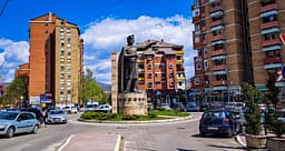 Shfuqizohet vendimi i Millan Radojeviqit për largimin nga puna të një zyrtari shqiptar nga Komuna e Mitrovicës së Veriut Shfuqizohet vendimi i Millan Radojeviqit për largimin nga puna të një zyrtari shqiptar nga Komuna e Mitrovicës së Veriut