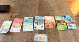 Shembull për t’u ndjekur: I riu nga Shtimja dorëzon në polici portofolin me para Shembull për t’u ndjekur: I riu nga Shtimja dorëzon në polici portofolin me para
