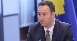 Arsyetohet Konjufca: Një pseudo-gazetar e përdori “frizere”, më pengoi ky term, kam respekt edhe sot për Vjosa Osmanin Arsyetohet Konjufca: Një pseudo-gazetar e përdori “frizere”, më pengoi ky term, kam respekt edhe sot për Vjosa Osmanin