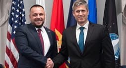 Maqedonci takon Ndihmës Sekretarin amerikan të Luftës, diskutohet thellimi i bashkëpunimit Kosovë–SHBA në mbrojtje Maqedonci takon Ndihmës Sekretarin amerikan të Luftës, diskutohet thellimi i bashkëpunimit Kosovë–SHBA në mbrojtje