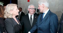 Shkurte Fejza takon Bill Clintonin në SHBA: Moment falënderimi dhe mirënjohjeje të thellë për gjithçka që ka bërë për Kosovën Shkurte Fejza takon Bill Clintonin në SHBA: Moment falënderimi dhe mirënjohjeje të thellë për gjithçka që ka bërë për Kosovën