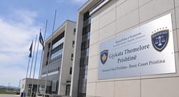 Deklarohen të pafajshëm dy të akuzuarit për kultivimin e narkotikëve, njëri e pranon fajësinë për armëmbajtje pa leje Deklarohen të pafajshëm dy të akuzuarit për kultivimin e narkotikëve, njëri e pranon fajësinë për armëmbajtje pa leje