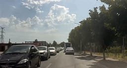Trafik i rënduar drejt Shëngjinit, fluksi i pushuesve krijon radhë të gjata Trafik i rënduar drejt Shëngjinit, fluksi i pushuesve krijon radhë të gjata
