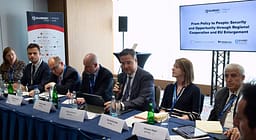 Përparimi i Shqipërisë dhe Malit të Zi drejt BE-së “sjell rrezik për ndarje të reja” në rajon Përparimi i Shqipërisë dhe Malit të Zi drejt BE-së “sjell rrezik për ndarje të reja” në rajon