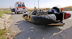 Aksident mes një veture dhe një motori elektrik, lëndohen dy gra në Skenderaj Aksident mes një veture dhe një motori elektrik, lëndohen dy gra në Skenderaj