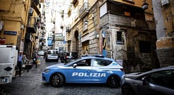 E rëndë në Itali: Babai godet dy herë me thikë djalin 12-vjeçar dhe më pas tenton të vrasë veten E rëndë në Itali: Babai godet dy herë me thikë djalin 12-vjeçar dhe më pas tenton të vrasë veten
