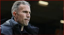 Van Persie mbron Sterlingun Van Persie mbron Sterlingun