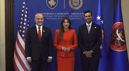Kongresistët amerikanë takohen me Haxhiun në Presidencë Kongresistët amerikanë takohen me Haxhiun në Presidencë