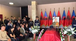 Nisin homazhet për policin e vrarë në krye të detyrës Nisin homazhet për policin e vrarë në krye të detyrës