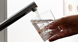 Arsen në ujin e pijshëm në Vallandovë, qytetarëve u rekomandohet të mos e konsumojnë Arsen në ujin e pijshëm në Vallandovë, qytetarëve u rekomandohet të mos e konsumojnë