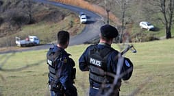 Dy persona ndalohen në Zubin Potok pasi dyshohet se kaluan ilegalisht kufirin nga Serbia Dy persona ndalohen në Zubin Potok pasi dyshohet se kaluan ilegalisht kufirin nga Serbia