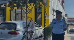 Grabitja e argjendarisë në Paskuqan, 1.5 milionë lekë flori të vjedhura – një nga autorët dyshohet se ishte paraqitur më parë si klient Grabitja e argjendarisë në Paskuqan, 1.5 milionë lekë flori të vjedhura – një nga autorët dyshohet se ishte paraqitur më parë si klient