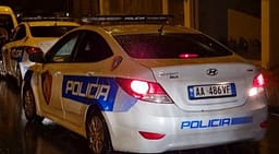 Tenton t’i shpëtojë policisë, mbetet i plagosur i shumëkërkuari në Mamurras të Shqipërisë Tenton t’i shpëtojë policisë, mbetet i plagosur i shumëkërkuari në Mamurras të Shqipërisë