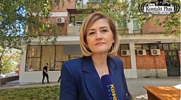 Mimoza Kusari-Lila në Mitrovicë, refuzon t’iu përgjigjet serbisht mediave në gjuhën serbe Mimoza Kusari-Lila në Mitrovicë, refuzon t’iu përgjigjet serbisht mediave në gjuhën serbe